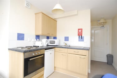 1 bed studio, 18 Camden Street, City Centre, Plymouth, PL48NW - Image 1